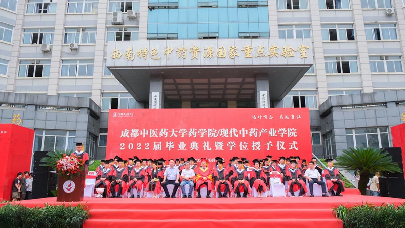 毕业典礼现场 (1)_副本.jpg